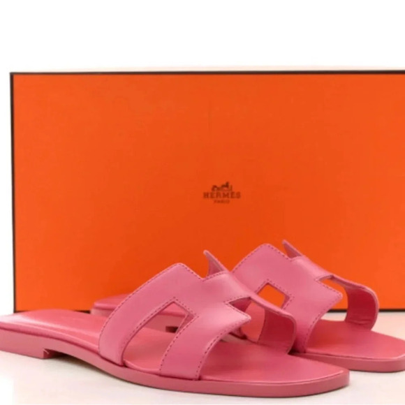 HERMES Oran sandal 
Rose De Venise
Gently used 
Wore 1 time on a vacation - Picture 2 of 12